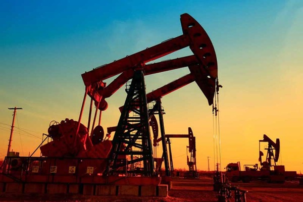 Giá dầu giảm mạnh trong tuần vừa rồi với những lo ngại về sự suy yếu của nền kinh tế thế giới. Đóng cửa tuần, dầu WTI giảm 8.9% xuống 62.14 USD/thùng, dầu Brent giảm  7.66% xuống 65.18 USD/thùng.